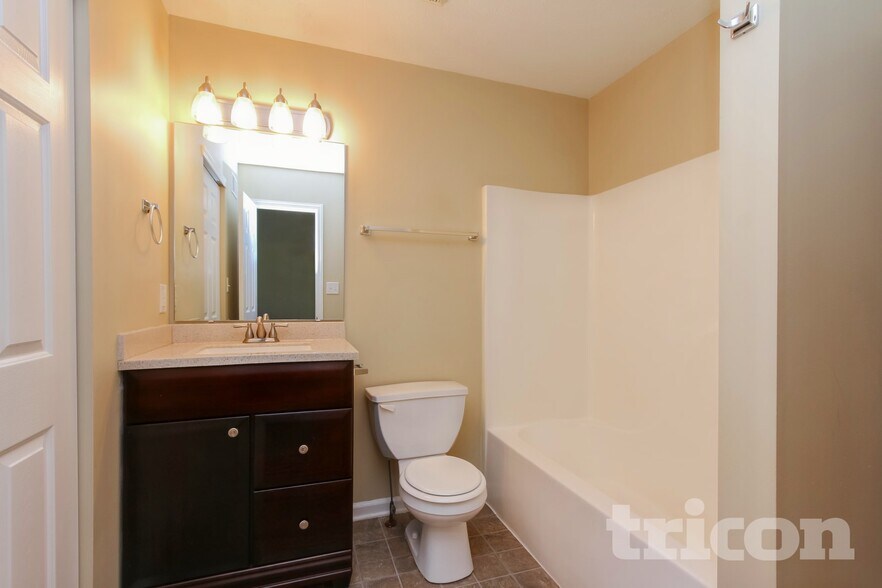 Building Photo - 784 Kingston Cir