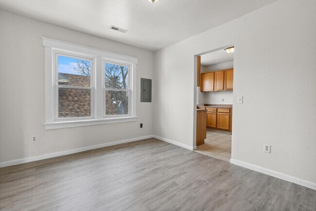Building Photo - 2 Bedroom Townhouse Apartment- SECTION 8 F...