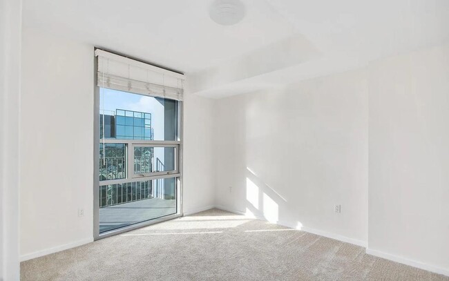 Building Photo - 321 Tenth Ave