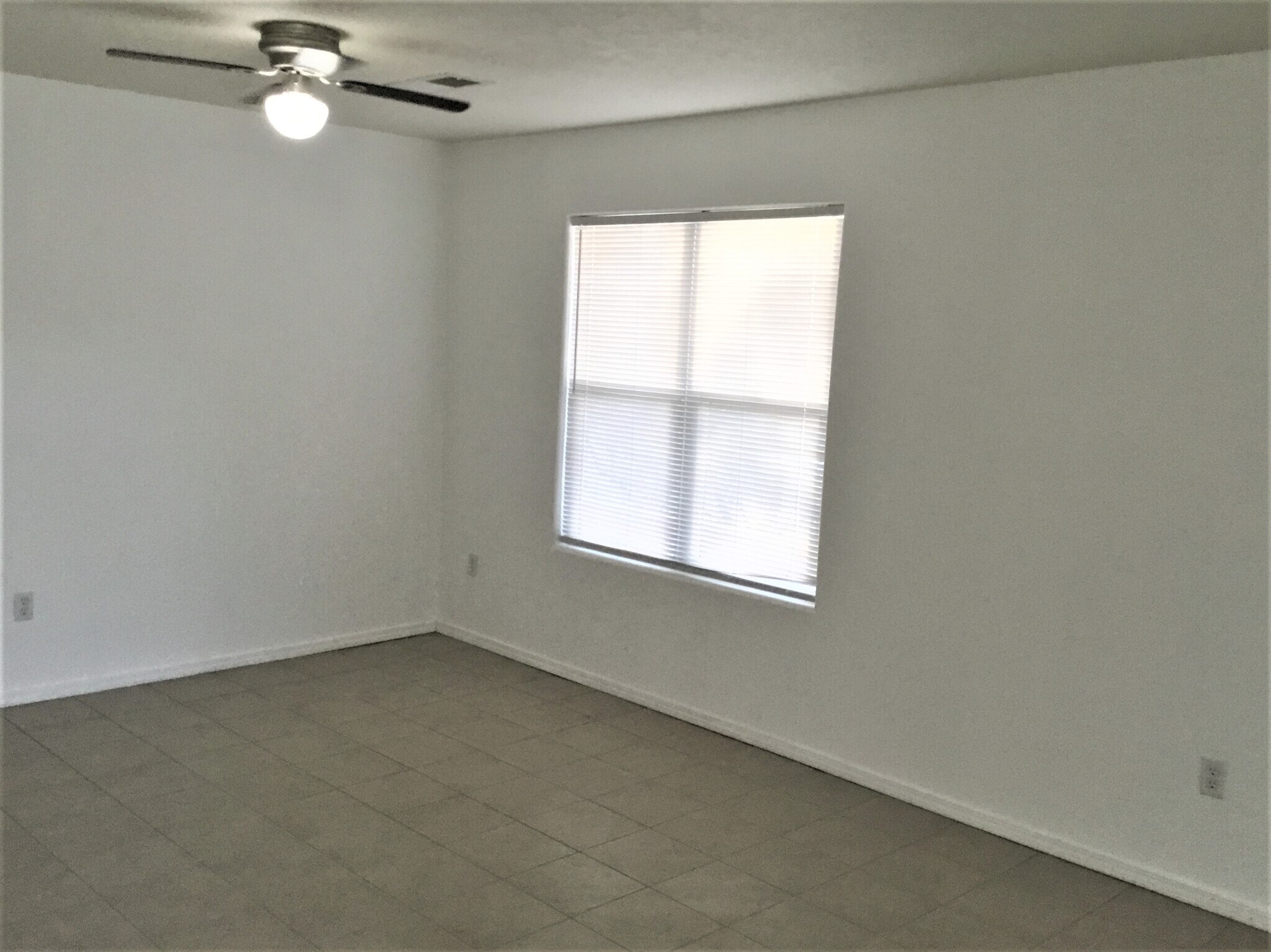 Building Photo - 1452 Penasco Rd NE