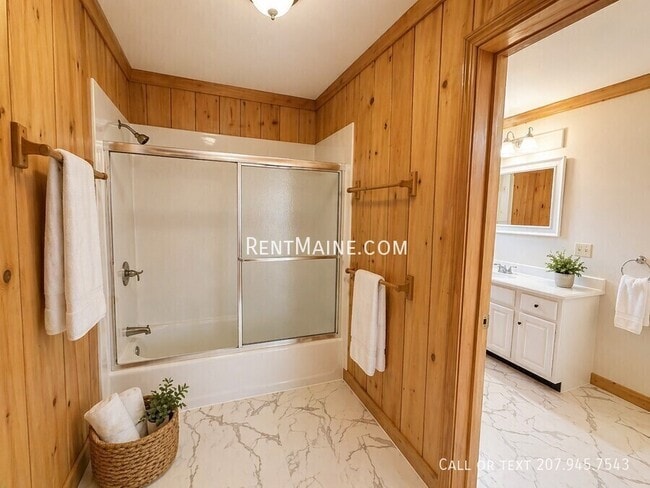 Building Photo - 2120 US-2