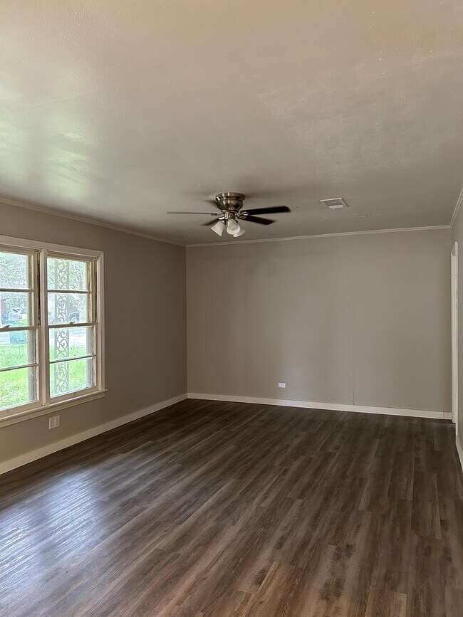 Building Photo - 1805 N McGuire Ave