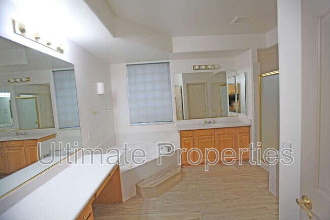 Building Photo - 13872 E Kalil Dr
