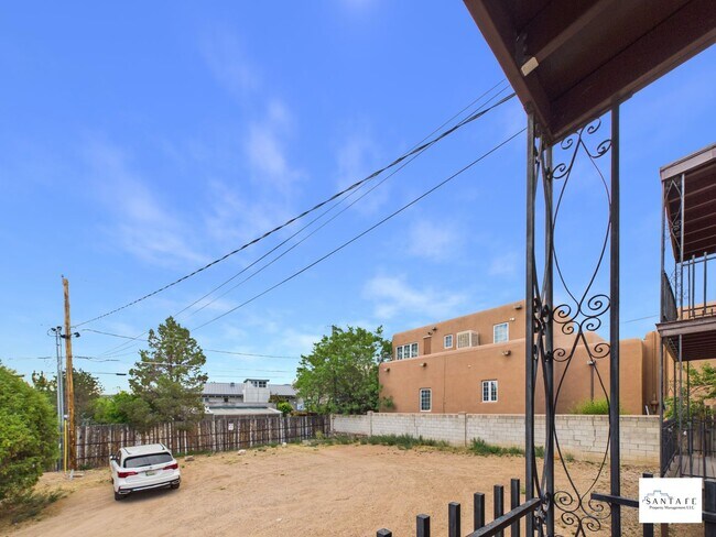 Building Photo - 302 Artist Rd