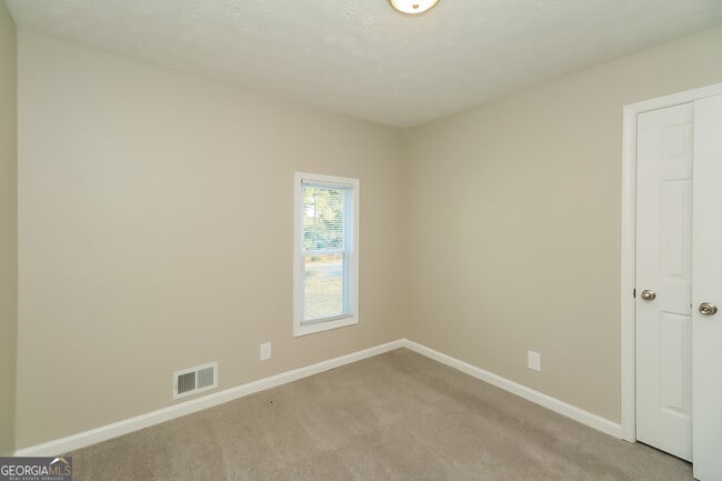 Building Photo - 2875 Kathryn Cir SW