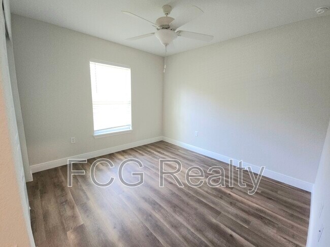 Building Photo - 661 E Vercelli Ln