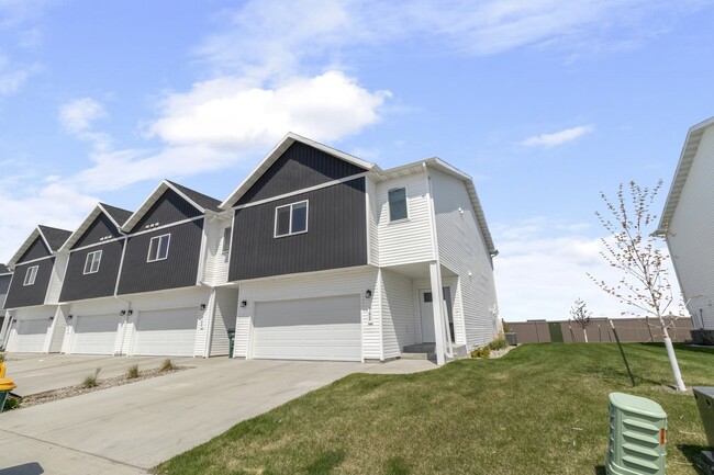 Building Photo - 806 United Dr