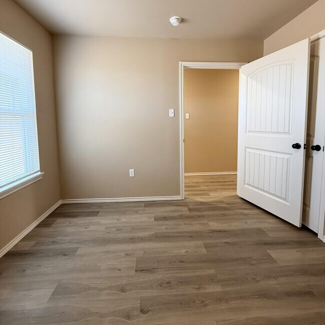 Building Photo - 2917 E Cornell St