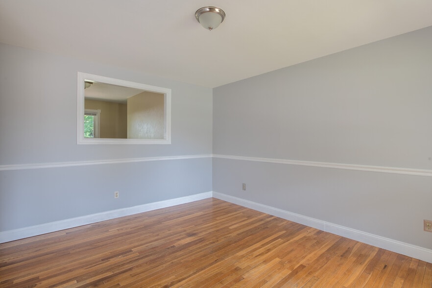 Building Photo - 1449 Coachway Ln