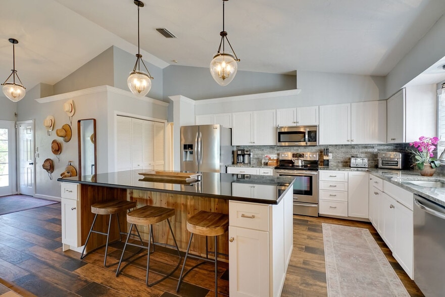 Building Photo - 4563 Brainard Bayou Rd