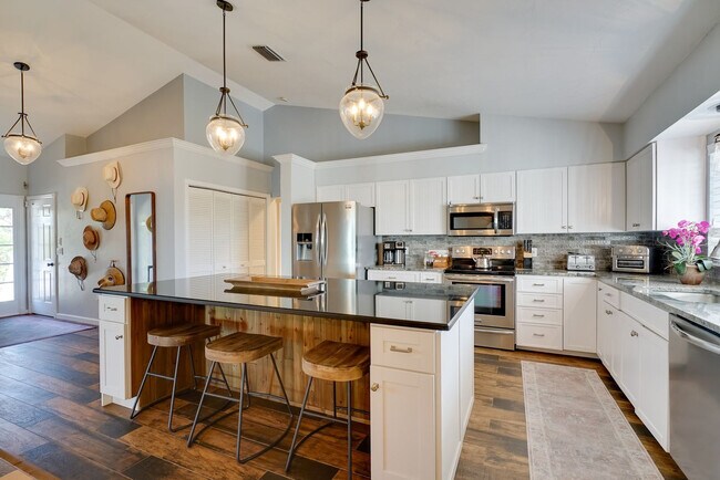 Building Photo - 4563 Brainard Bayou Rd
