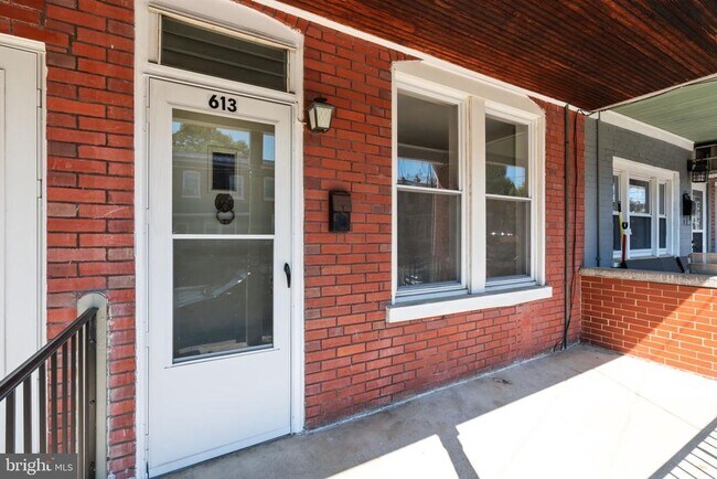 Building Photo - 613 N Scott St