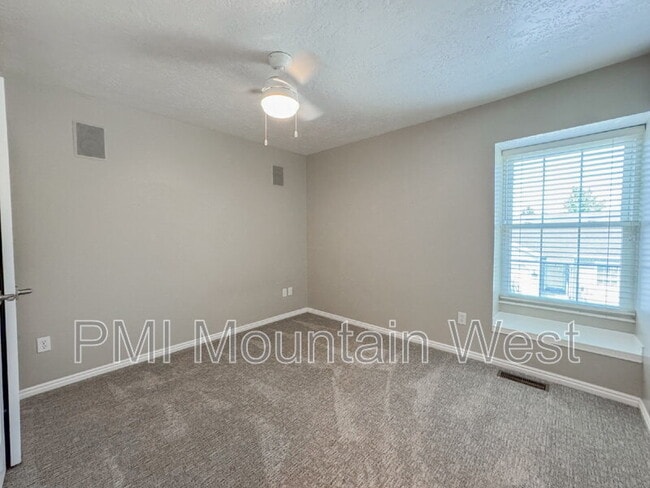Building Photo - 499 N 200 W