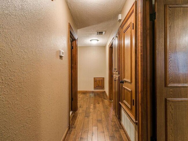Building Photo - *Rare Find* Stunning Brookhaven 4 Bed 2.5 ...