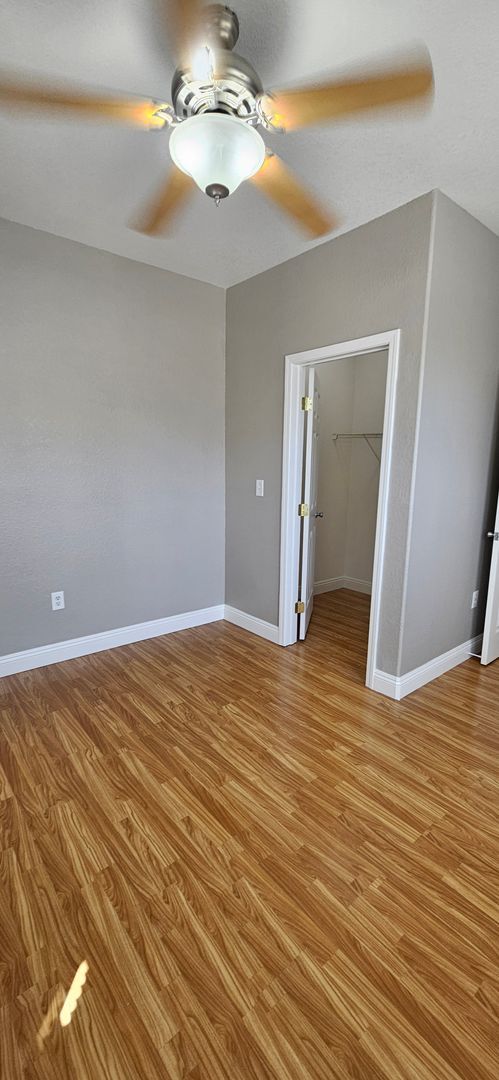 Building Photo - G Street 6 Plex