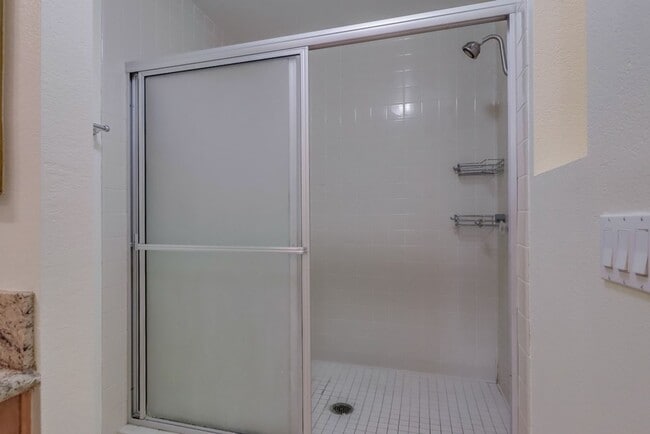 Building Photo - Amazing 2 Bedroom in Bankers Hill
