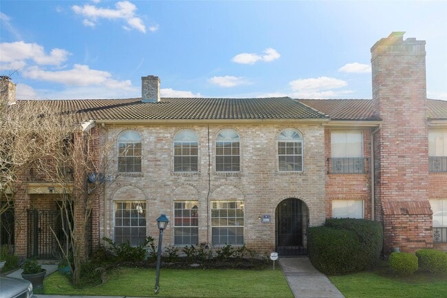 Building Photo - 3362 Continental Dr