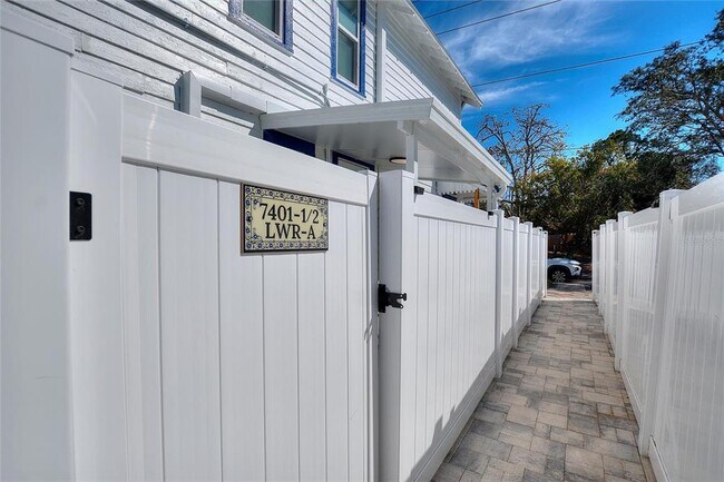 Building Photo - 7401 1/2 1st Ave N