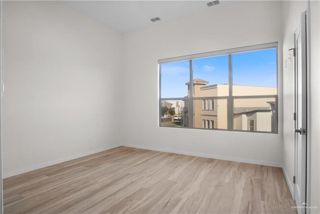 Building Photo - 16 N 5th St