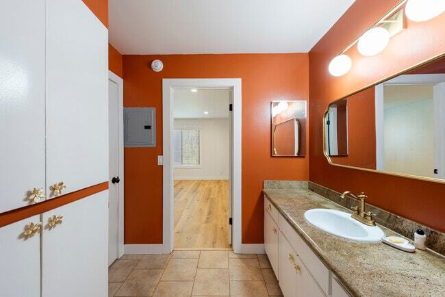 Building Photo - 4524 Tujunga Ave