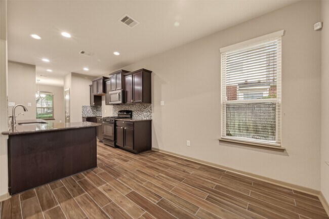Building Photo - 2510 Shady Falls Ln