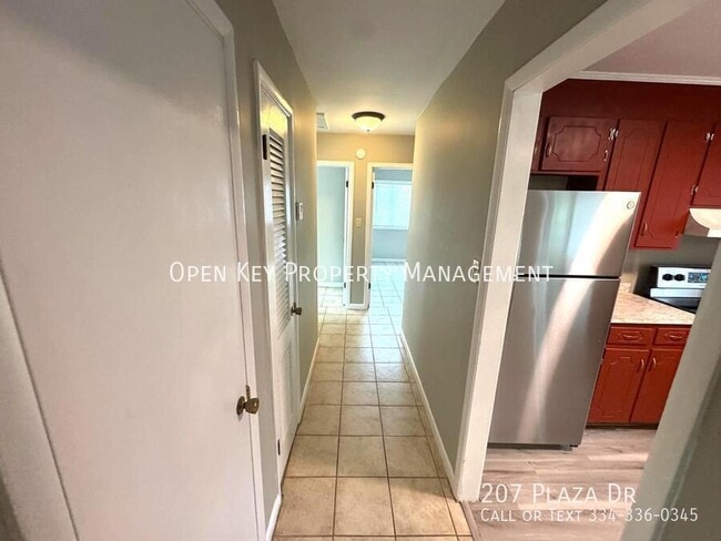 Building Photo - 207 Plaza Dr