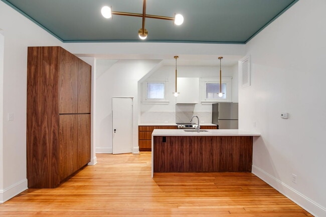 Building Photo - 2620 Hanover Ave