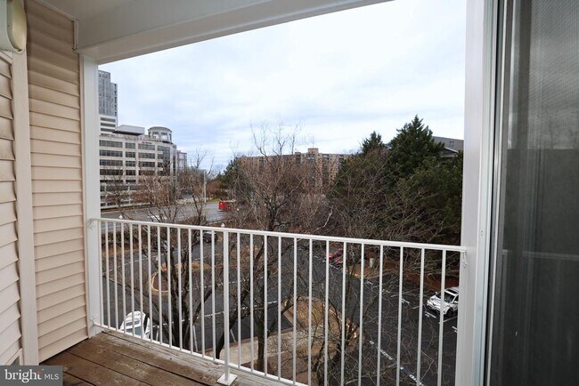 Building Photo - 1625 International Dr