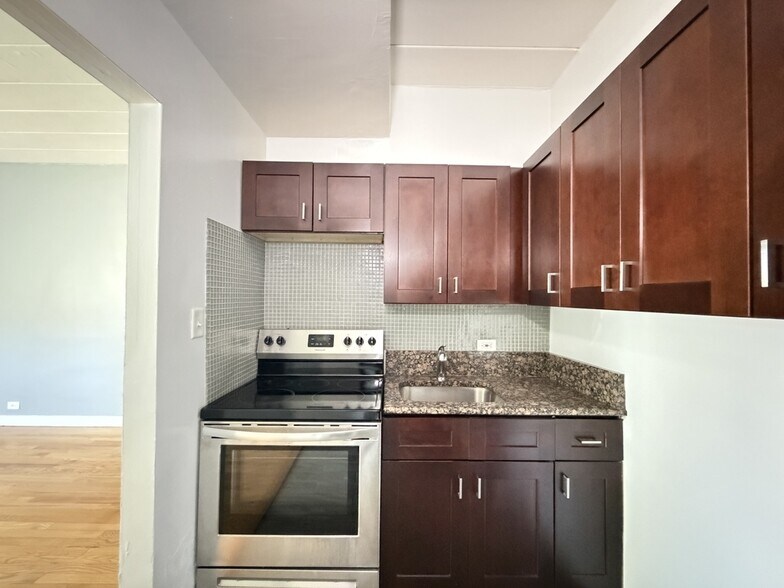 Building Photo - 1360 W Touhy Ave