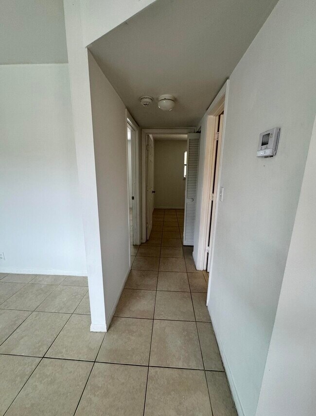 Building Photo - 101 NE 41st St