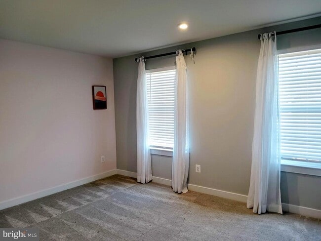 Building Photo - 116 Elmsley Ln