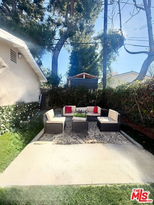 Building Photo - 18002 Collins St