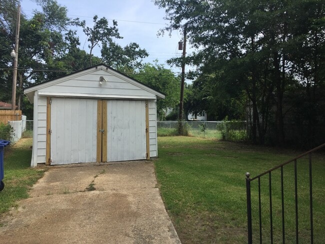 Building Photo - 2834 Midway Street, Shreveport, LA  71109