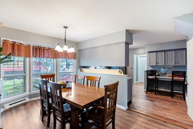 Building Photo - 247 Strawridge Rd