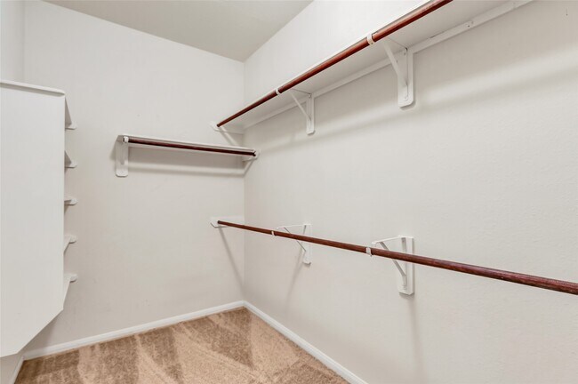 Building Photo - 16942 Lake Willowby Ln