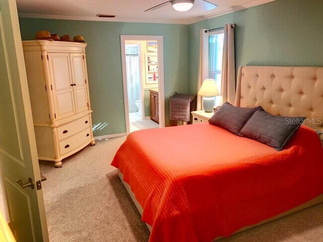 Building Photo - 323 Dolphin Pkwy