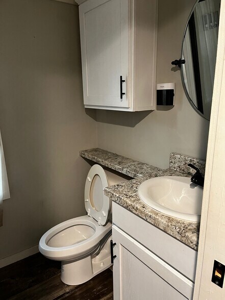 Building Photo - 4 Lakefront Cir