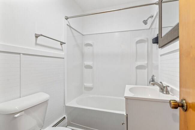 Building Photo - 1313 Giles Rd