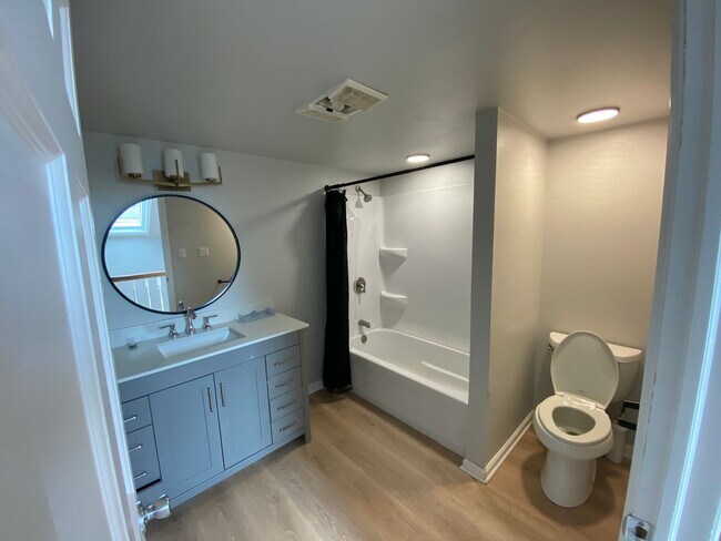 Building Photo - 201 S Pine St