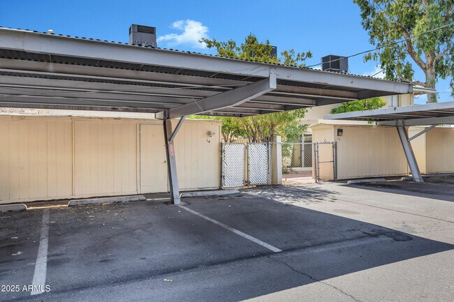 Building Photo - 14 E Hermosa Dr