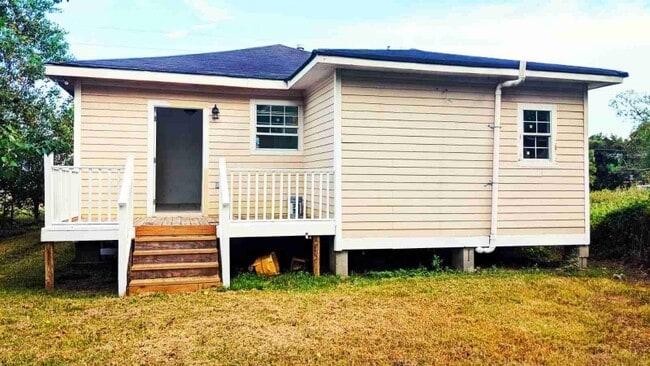 Building Photo - 1824 St Maurice Ave