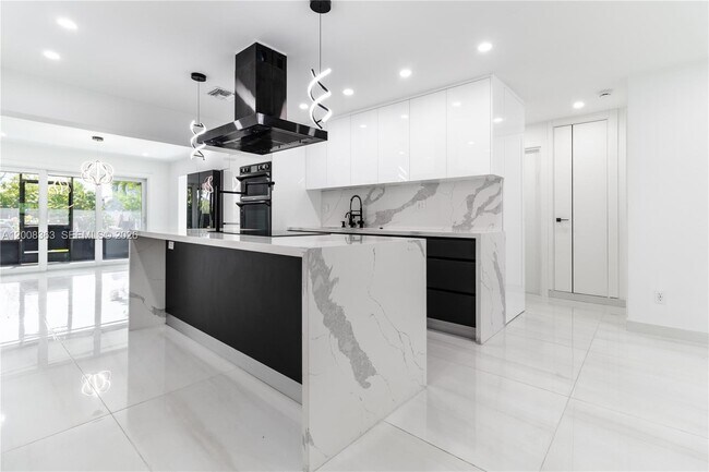 Building Photo - 4530 SW 34th Dr