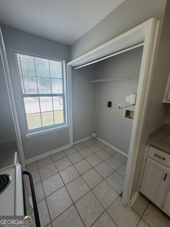 Building Photo - 425 Admiral's Walk Dr