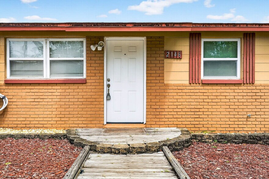 Building Photo - 2146 Ranchita Trail