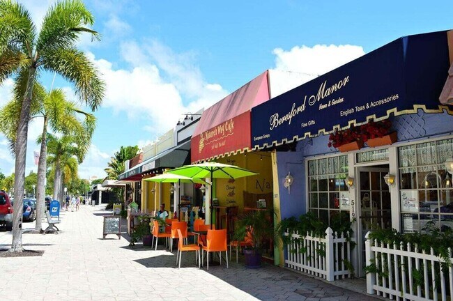 Building Photo - 232 Wellesley Dr