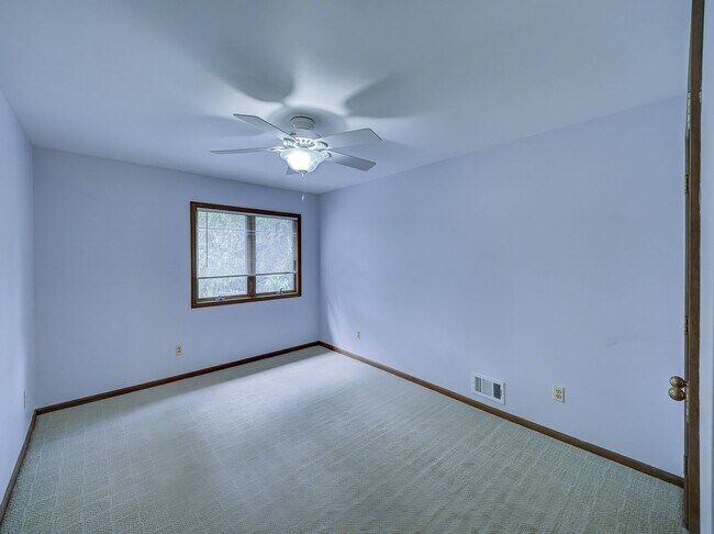 Building Photo - 26 White Swan Way