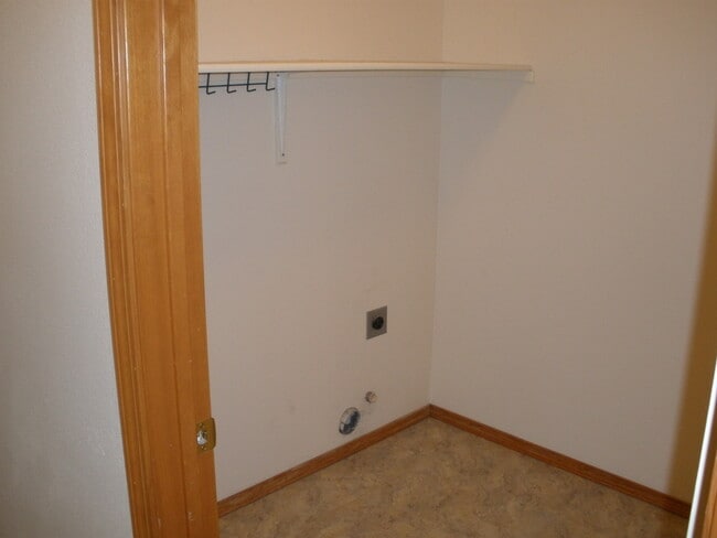 Building Photo - Must See!!!