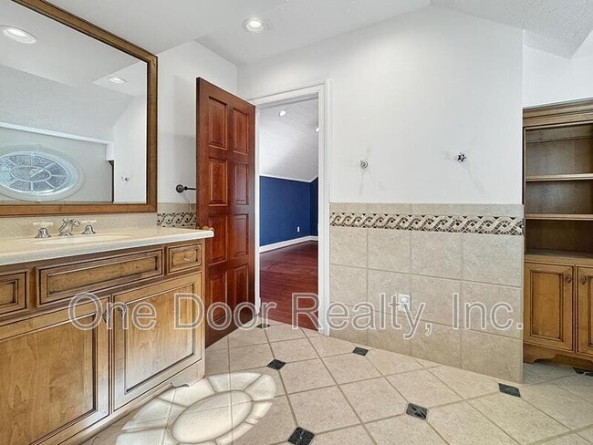 Building Photo - 109 Elizabeth Meriwether