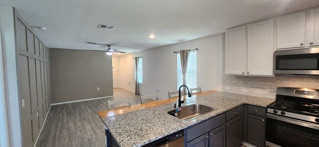 Building Photo - Charming 2-Bed, 2-Bath Home in Thea Meadows