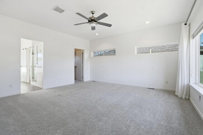 Building Photo - 4 blocks to Sloans Lake! immaculate home with large yard and garage